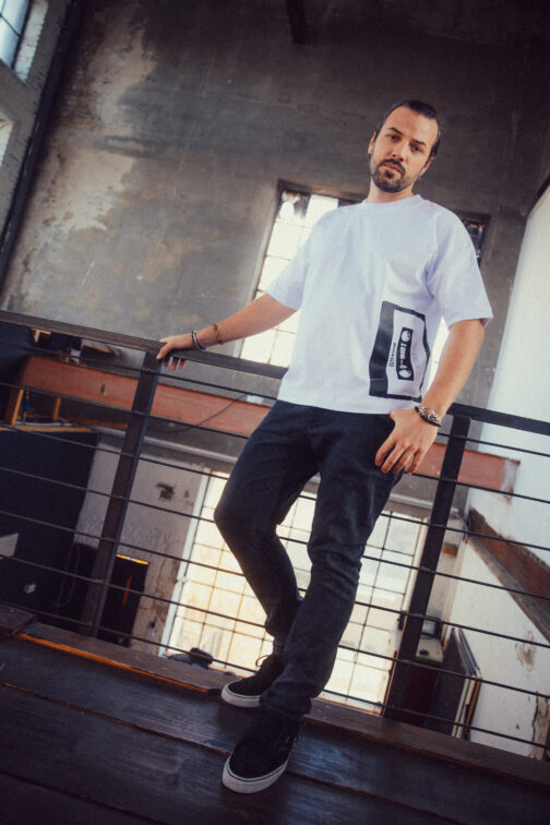 Oversize-Shirt - casette big - white – Bild 3
